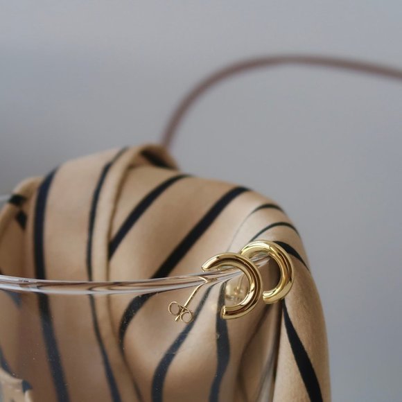 NEW 18K Gold Plated Round Tube Hoop Earrings - Picture 5 of 9